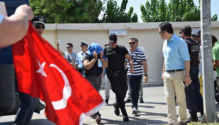 Δύο μήνες φυλάκιση με αναστολή στους οκτώ τούρκους στρατιωτικούς