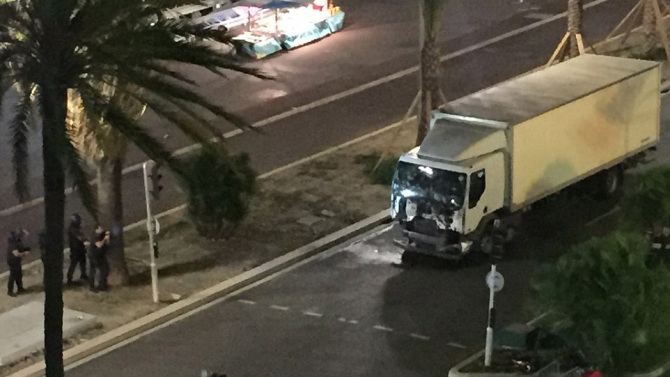 Η φρικιαστική στιγμή που το φορτηγό στη Νίκαια σκοτώνει κόσμο