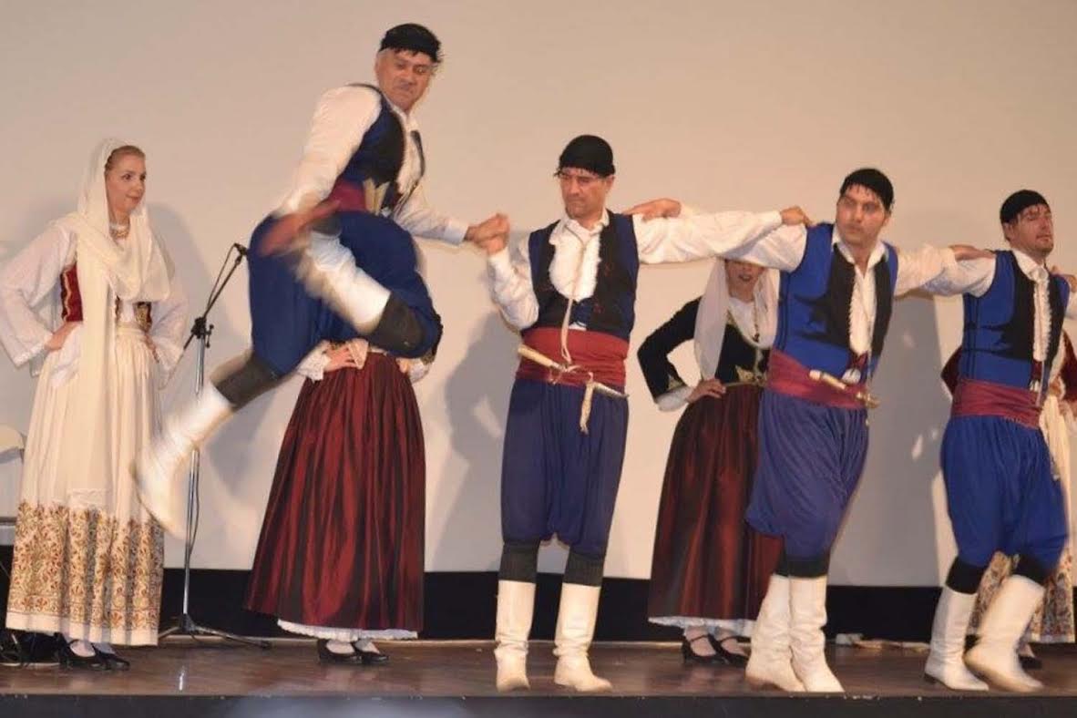 Όλη η Ελλάδα χορός και τραγούδι στο θέατρο Ανατολικής Τάφρου
