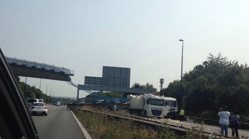 Βρετανία: Κατέρρευσε γέφυρα σε αυτοκινητόδρομο στο Κέντ