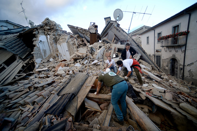 Φονικός σεισμός 6,2 Ρίχτερ στην Ιταλία με νεκρούς και τραυματίες (φωτο)