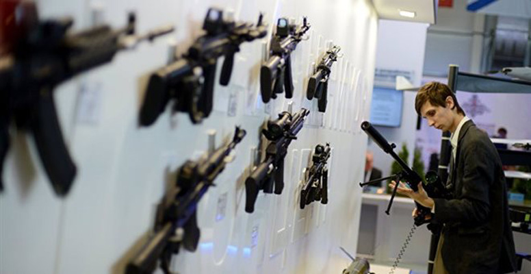 Η εταιρεία όπλων Kalashnikov άνοιξε κατάστημα σε αεροδρόμιο της Μόσχα