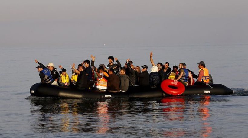 Βάρκα με 34 πρόσφυγες και μετανάστες εντοπίστηκε στη βόρεια Λέσβο
