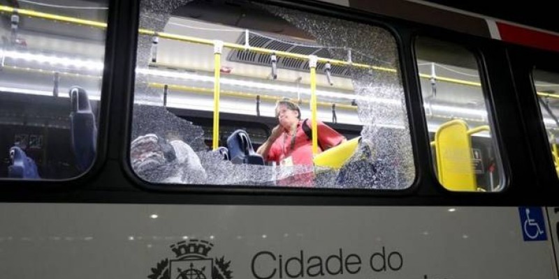 Ρio:Πυροβολισμοί σε λεωφορείο που μετέφερε δημοσιογράφους