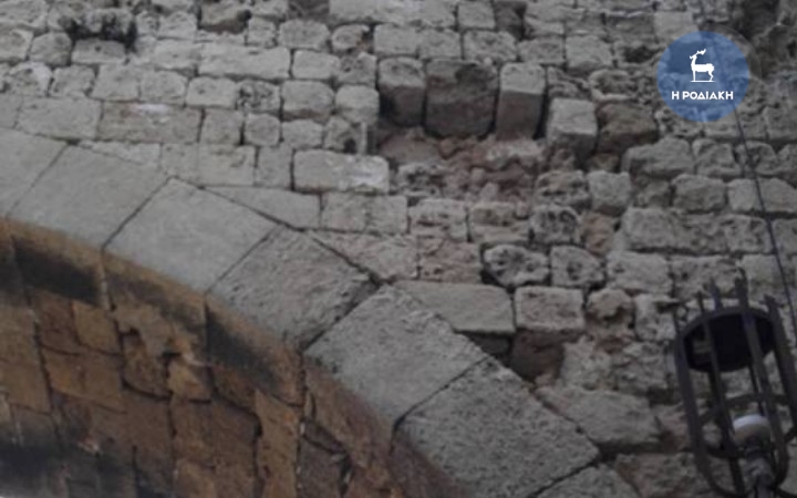 Ρόδος:Κατέρρευσαν πέτρες από τα τείχη της Παλιάς Πόλης
