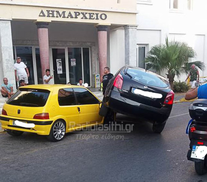 Είναι ίσως από τα πιο περίεργα τροχαία που έχουν συμβεί στην Κρήτη (φωτο)