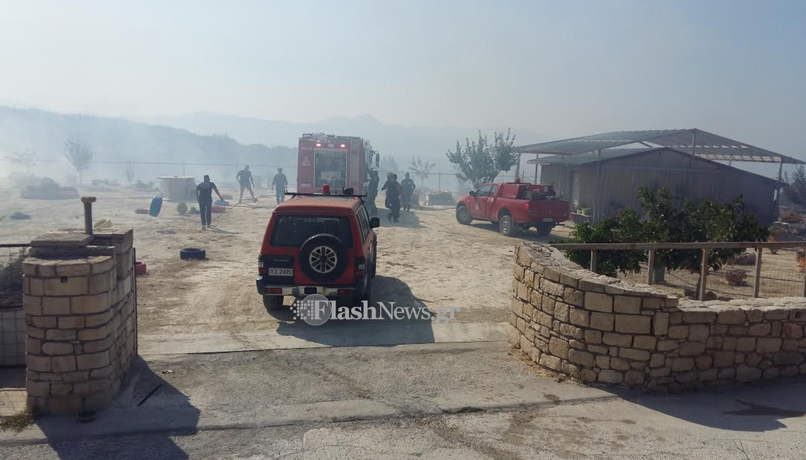 Φωτιά απείλησε σπίτια στο Ηράκλειο,σηκώθηκε πυροσβεστικό ελικόπτερο(βίντεο)