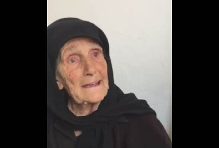 H γλυκύτατη γιαγιά από την Κρήτη, 101 ετών που συνεχίζει να λέει μαντινάδες