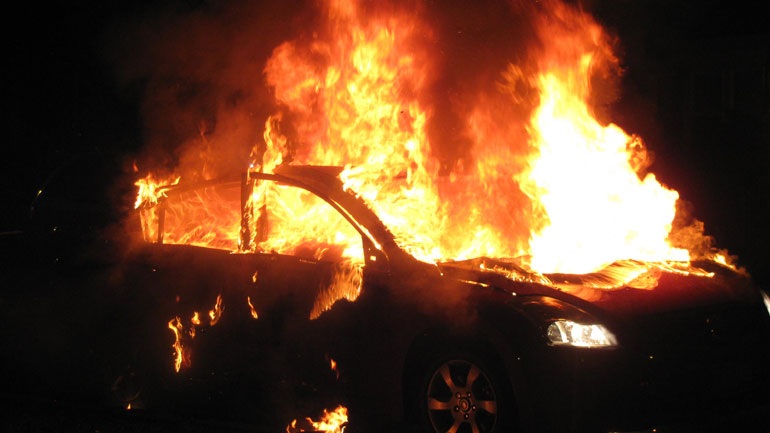 Καταστράφηκε ολοσχερώς αυτοκίνητο από φωτιά στο Ηράκλειο