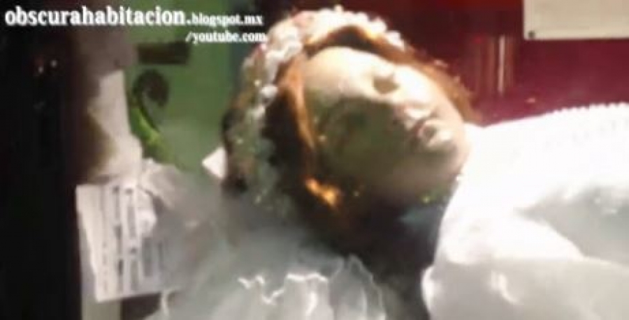 Λείψανο κοριτσιού που πέθανε πριν 300 χρόνια άνοιξε τα μάτια (βίντεο)