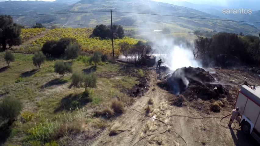 Κατάσβεση φωτιάς στο Ηράκλειο με εικόνες από drone (βίντεο)