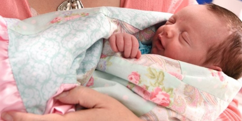 Το μωρό-θαύμα που… γεννήθηκε δύο φορές για να το σώσουν οι γιατροί!