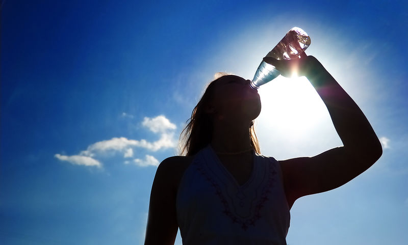 Τελικά χρειαζόμαστε 8 ποτήρια νερό την ημέρα;