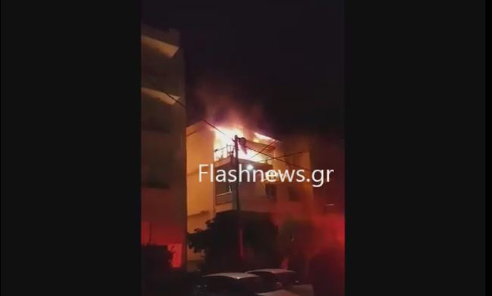 Μεγάλη φωτιά “έζωσε” σπίτι στο Ρέθυμνο – Δείτε το βίντεο