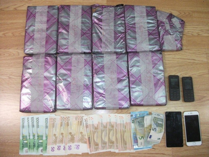Συλλήψεις διακινητών κοκαΐνης στη Γλυφάδα (φωτό)
