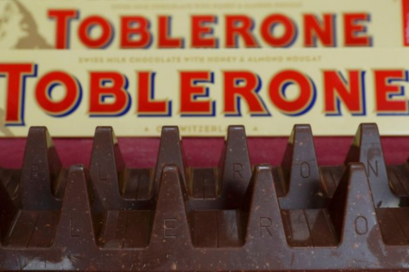 H νέα…χρήση της Toblerone μετά την αλλαγή στο σχήμα της