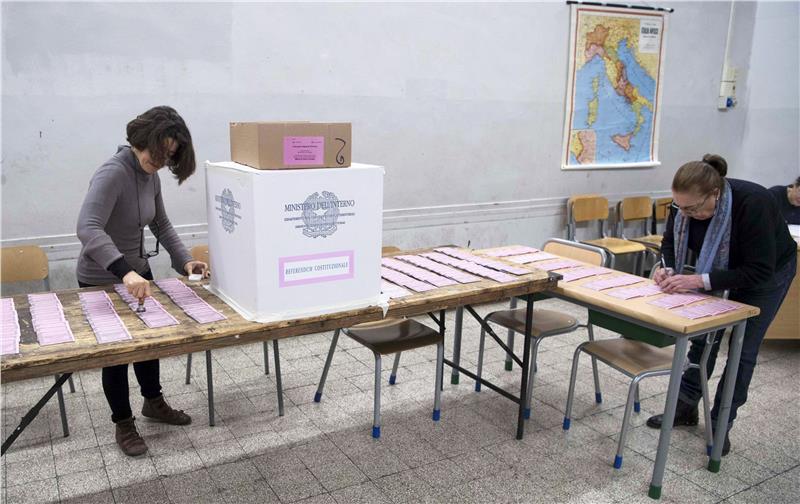 Υψηλή συμμετοχή στο κρίσιμο δημοψήφισμα της Ιταλίας