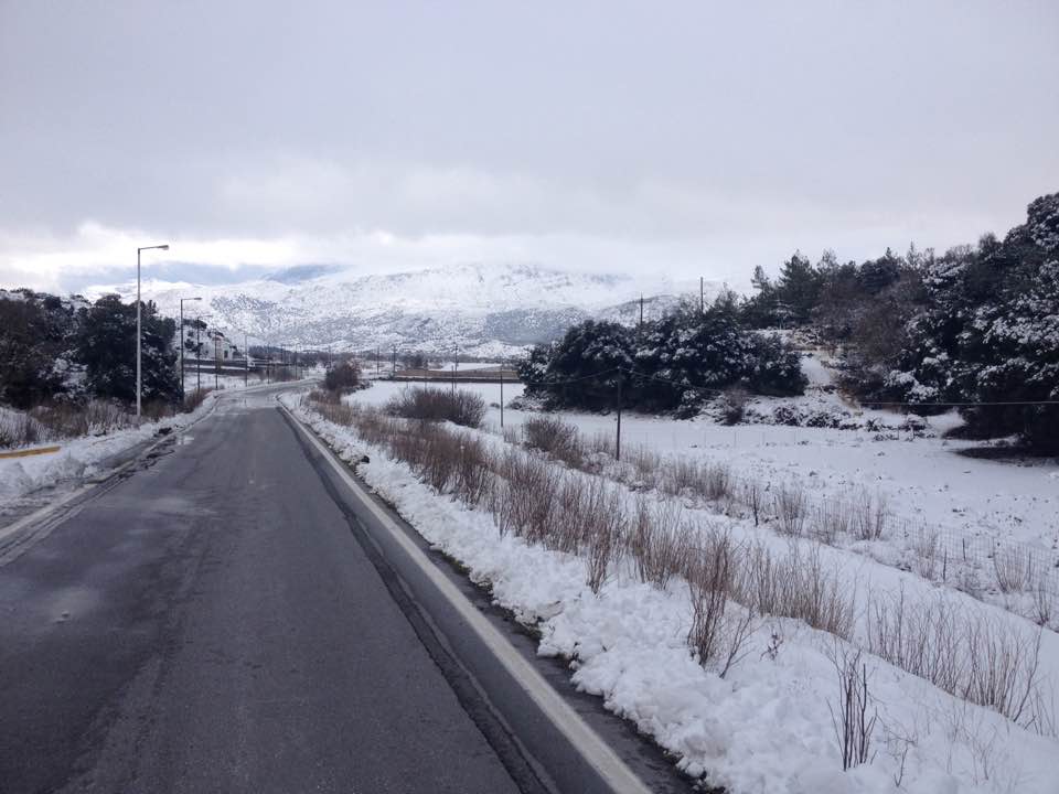 Χιόνια: Βελτιώνεται η κατάσταση στους δρόμους και στην Κρήτη