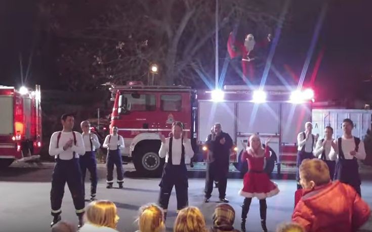 Οι πυροσβέστες του Λιτόχωρου σε χριστουγεννιάτικη διάθεση (βίντεο)