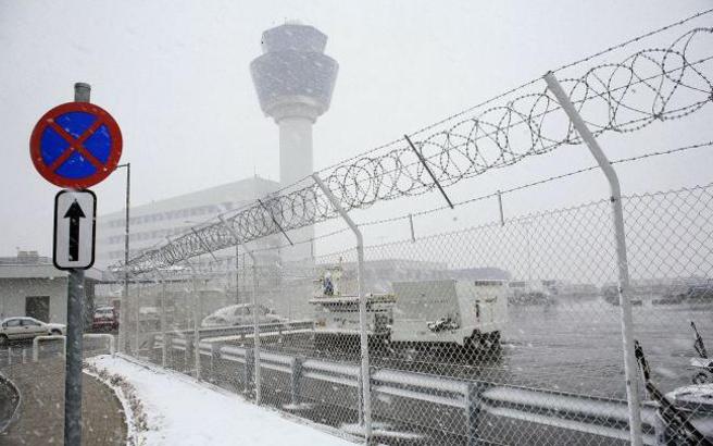 Προβλήματα και στις πτήσεις λόγω του χιονιά