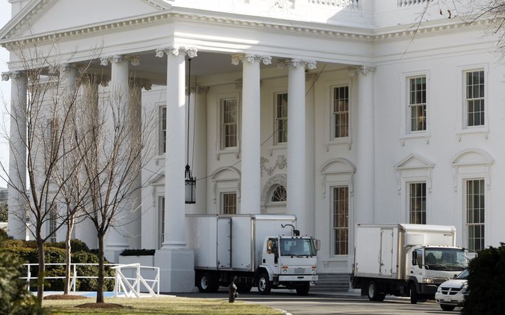 Το χάος των 6 ωρών στον Λευκό Οίκο με τη μετακόμιση των προέδρων