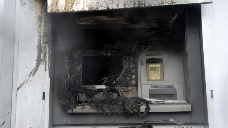 Φωτιά σε δύο ΑΤΜ της Eurobank τα μεσάνυχτα στα Χανιά
