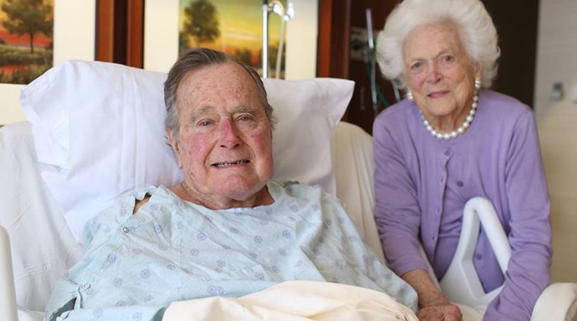 Ο Τζορτζ Μπους και η σύζυγός του Μπάρμπαρα στο νοσοκομείο