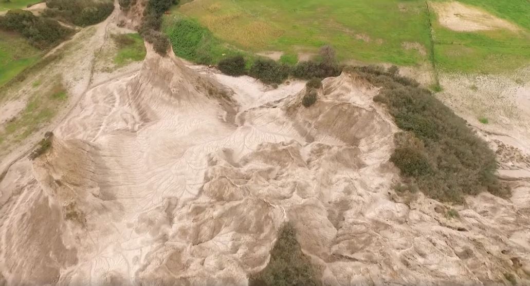 Οι Κομόλιθοι της Ποταμίδας-Δείτε το γεωλογικό φαινόμενο απο ψηλά (βίντεο)