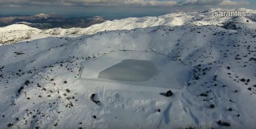 Ένα drone ”διηγείται” από τις επιβλητικές βουνοκορφές του Ψηλορείτη