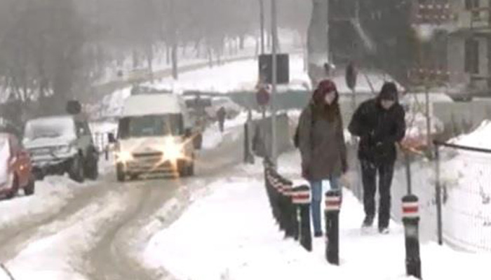 Χάος έχουν προκαλέσει οι χιονοθύελλες στα Βαλκάνια
