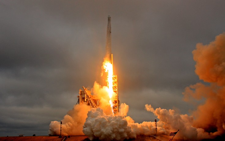 Δείτε την εντυπωσιακή εκτόξευση του πυραύλου Falcon 9