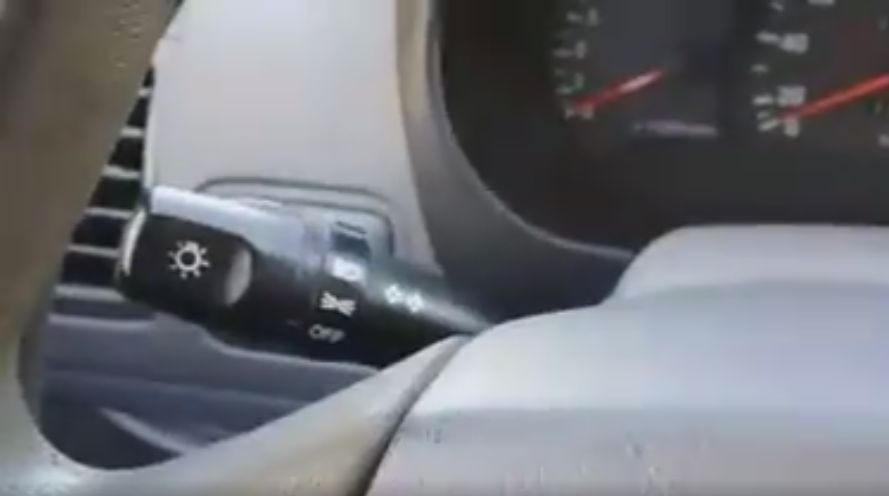 Αγανακτισμένος Κρητικός οδηγός εξηγεί πως λειτουργεί το… φλας (βίντεο)