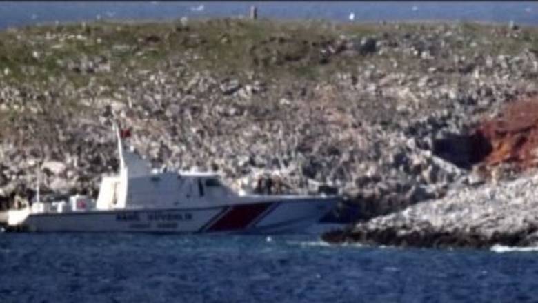 Ηurriyet: Πλοιάριο της τουρκικής ακτοφυλακής «έδεσε» στα Ίμια