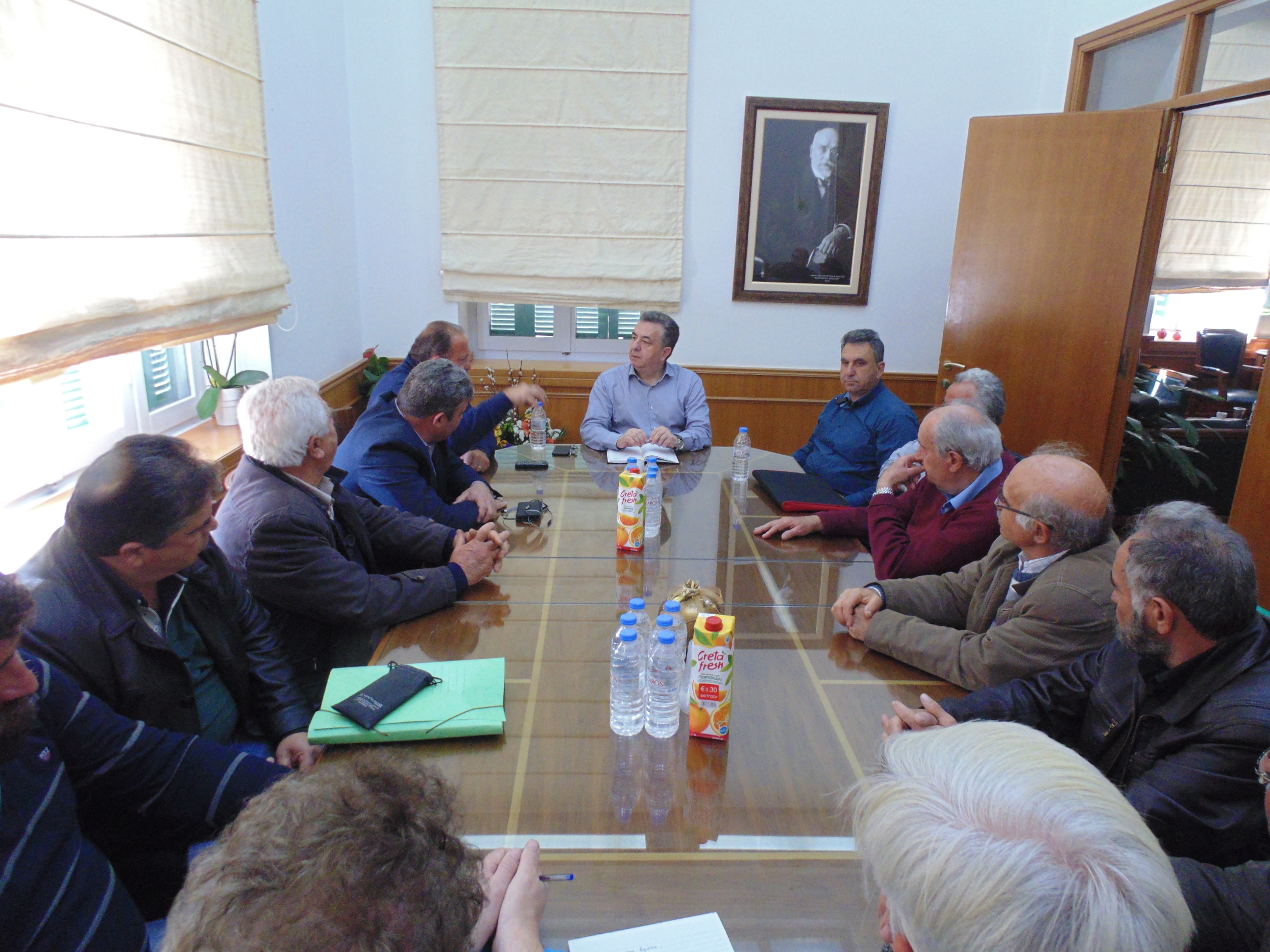 Με εκπροσώπους των ΤΟΕΒ Κρήτης για το νέο νόμο ο Αρναουτάκης