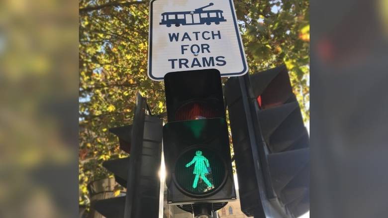 Φανάρια με γυναικεία μορφή στους δρόμους της Μελβούρνης