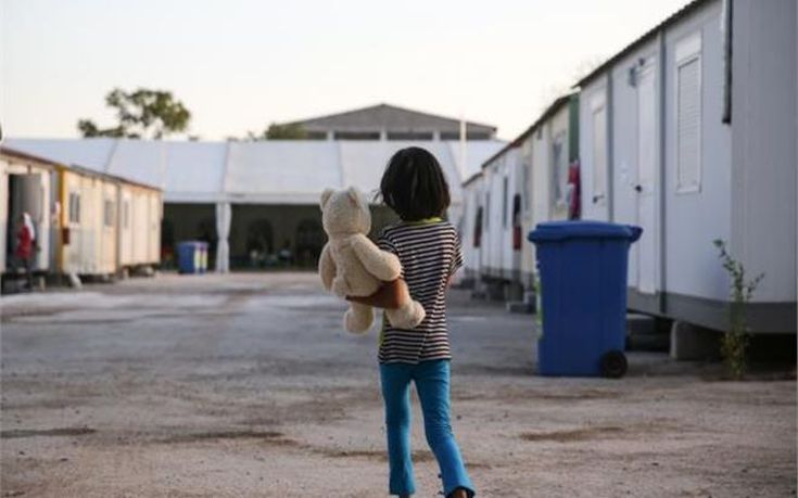 Επίδομα έως 300 ευρώ σε όσες οικογένειες συγκατοικήσουν με πρόσφυγες
