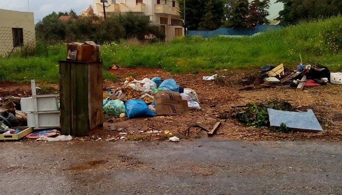 Αν δεν μένεις στο κέντρο των Χανίων θα σε πνίξουν τα σκουπίδια