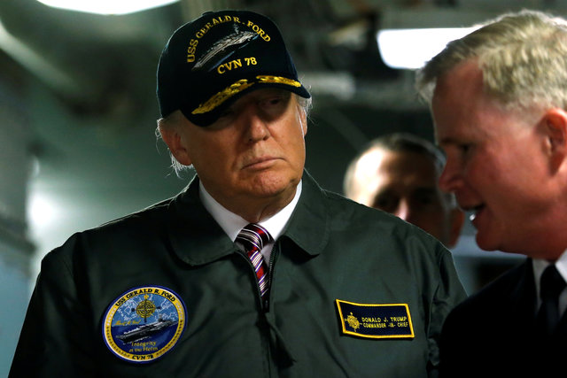 Ο Τραμπ θέλει 12 αεροπλανοφόρα για ένα «ισχυρό Πολεμικό Ναυτικό»Ο Ντόναλντ