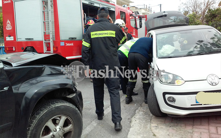 Εγκλωβισμένος οδηγός σε τροχαίο ατύχημα στα Χανιά (φωτο)