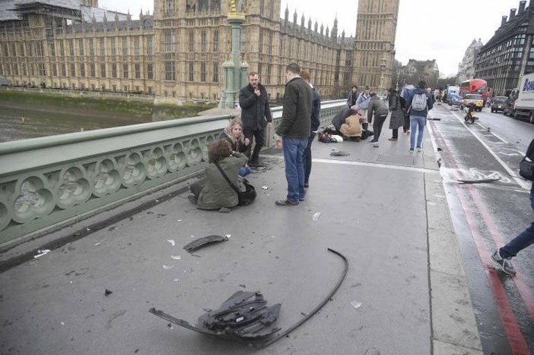 Επίθεση έξω από το βρετανικό κοινοβούλιο – Αναφορές για δυο νεκρούς
