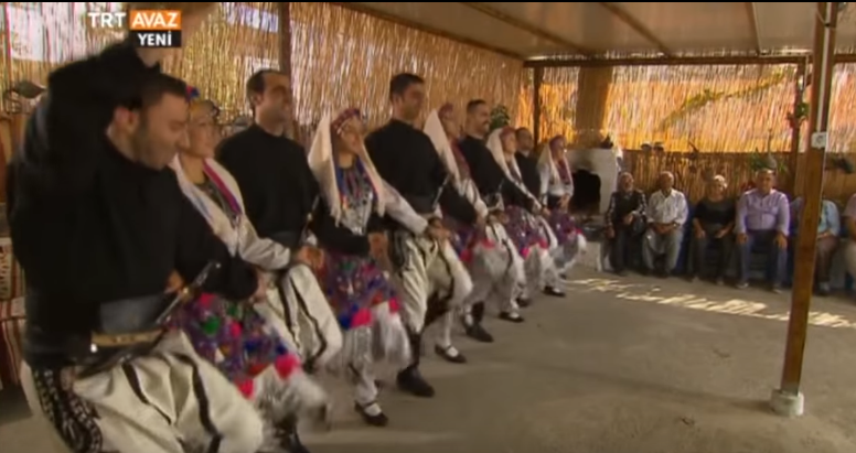 Όταν οι Τουρκοκρητικοί χορεύουν “Ανωγειανό Πηδηχτό” (βίντεο)