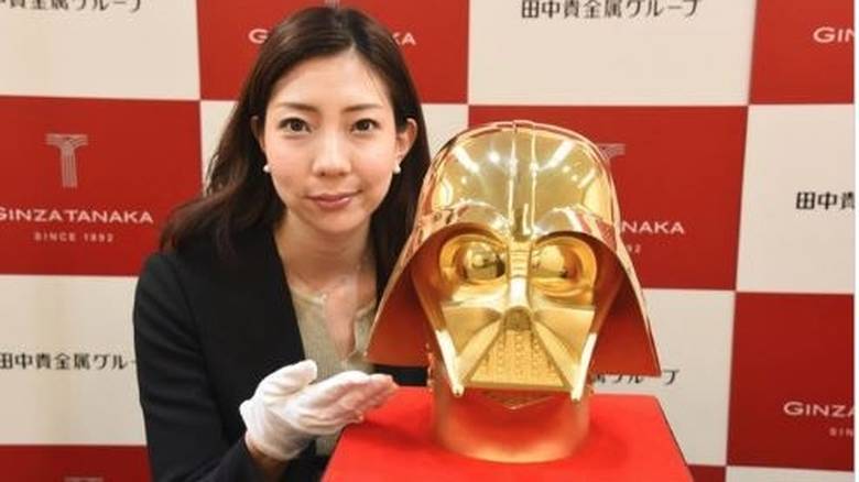 Στο «σφυρί» βγαίνει χρυσή μάσκα του Darth Vader από 15 κιλά ατόφιο χρυσάφι
