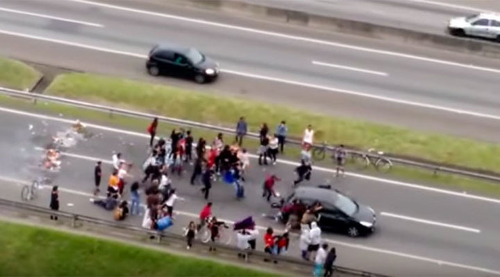 Βραζιλία: Αυτοκίνητο παρασύρει αντικυβερνητικούς διαδηλωτές (σκληρό βίντεο)