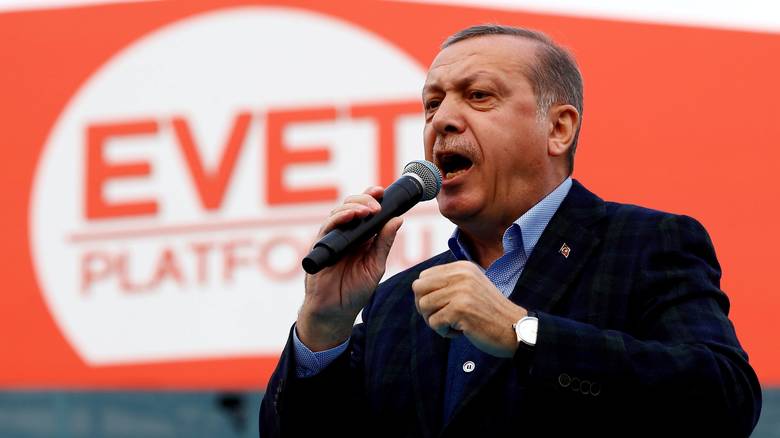 Λαβωμένος βγήκε ο Τούρκος πρόεδρος από τη μάχη του δημοψηφίσματος