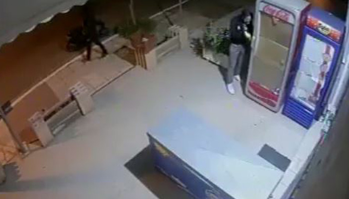 Προσπάθησαν να κλέψουν ψυγεία από μινι μάρκετ στα Χανιά (βίντεο)