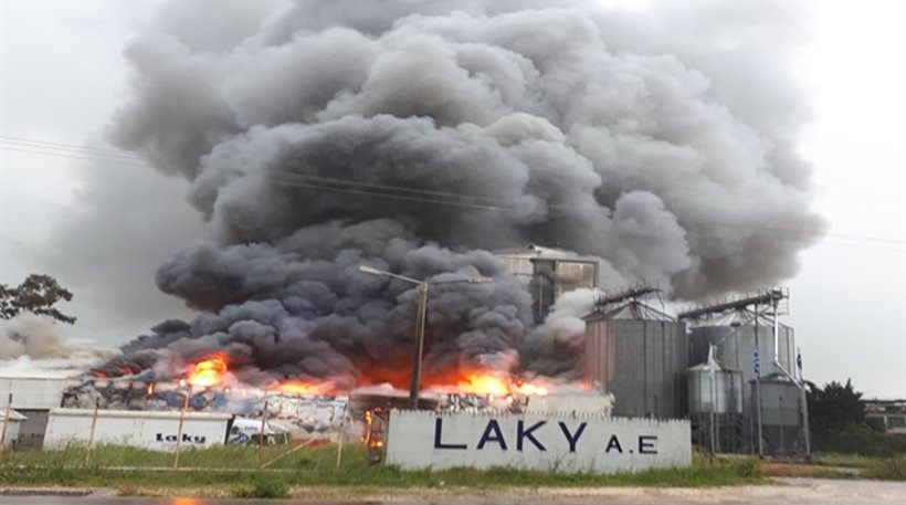 Μεγάλη πυρκαγιά στο εργοστάσιο της εταιρείας ΒΙΚΥ