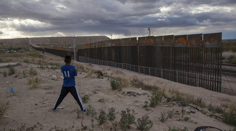 Τα «μάζεψε» για το τείχος στο Μεξικό ο Τραμπ, τρέχει για τον προϋπολογισμό