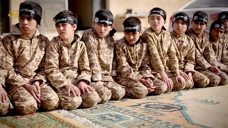 Τι διδάσκονται τα παιδιά στα σχολεία του ισλαμικού κράτους (φωτό – βίντεο)