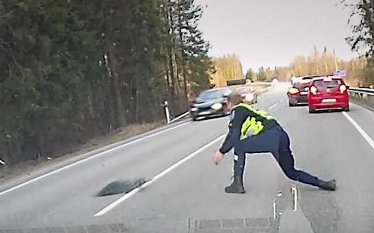 Έτσι ακινητοποιούν τα οχήματα οι αστυνομικοί στην Εσθονία