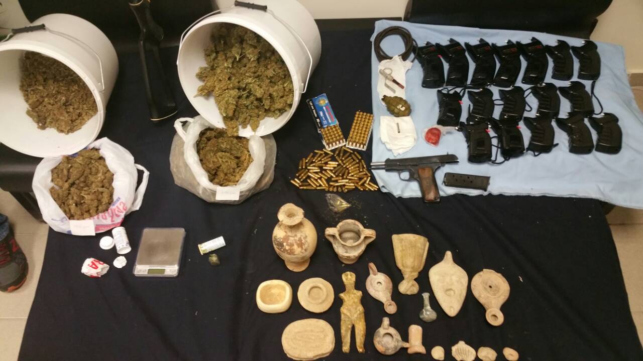 Χασίς κοκαΐνη και όπλα και… αρχαία στο σπίτι 56χρονου στο Ηράκλειο (φωτο)